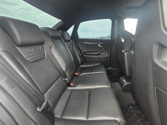 ＲＳ４ 　左ハンドル　６速マニュアル　サンルーフ　カーボンインテリア　スーパースプリントマフラー　記録簿　スペアキー　ナビ　バックカメラ　プッシュスタート　レザースポーツシート（22枚目）