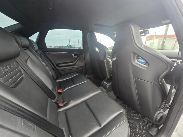 ＲＳ４ 　左ハンドル　６速マニュアル　サンルーフ　カーボンインテリア　スーパースプリントマフラー　記録簿　スペアキー　ナビ　バックカメラ　プッシュスタート　レザースポーツシート（23枚目）