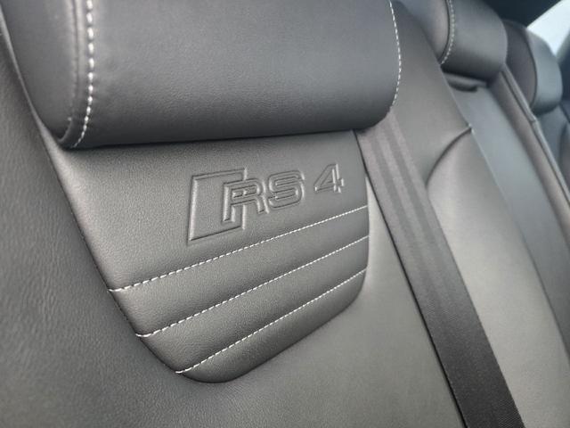 ＲＳ４ 　左ハンドル　６速マニュアル　サンルーフ　カーボンインテリア　スーパースプリントマフラー　記録簿　スペアキー　ナビ　バックカメラ　プッシュスタート　レザースポーツシート（26枚目）