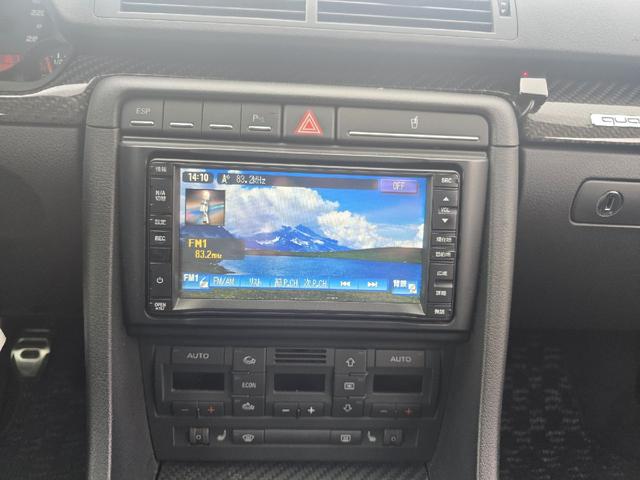 ＲＳ４ 　左ハンドル　６速マニュアル　サンルーフ　カーボンインテリア　スーパースプリントマフラー　記録簿　スペアキー　ナビ　バックカメラ　プッシュスタート　レザースポーツシート（29枚目）