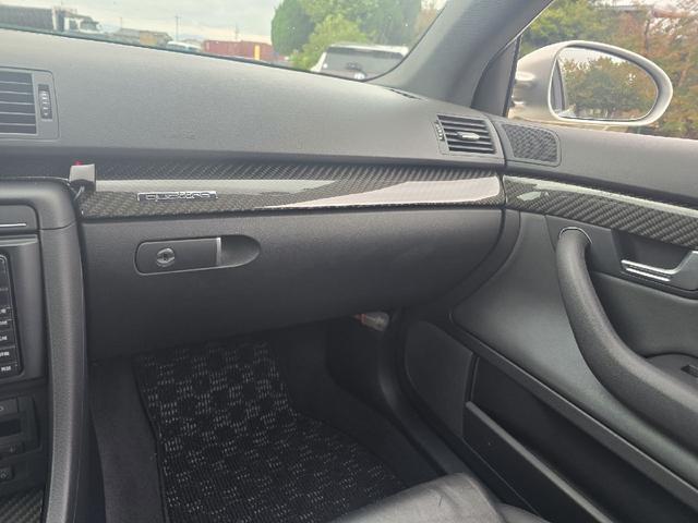 ＲＳ４ 　左ハンドル　６速マニュアル　サンルーフ　カーボンインテリア　スーパースプリントマフラー　記録簿　スペアキー　ナビ　バックカメラ　プッシュスタート　レザースポーツシート（31枚目）