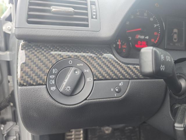 ＲＳ４ 　左ハンドル　６速マニュアル　サンルーフ　カーボンインテリア　スーパースプリントマフラー　記録簿　スペアキー　ナビ　バックカメラ　プッシュスタート　レザースポーツシート（36枚目）