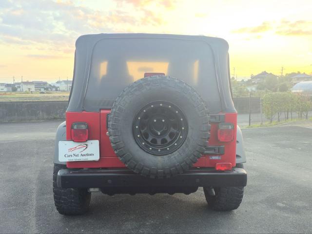 外装に目立つ傷や凹みは見当たりません。