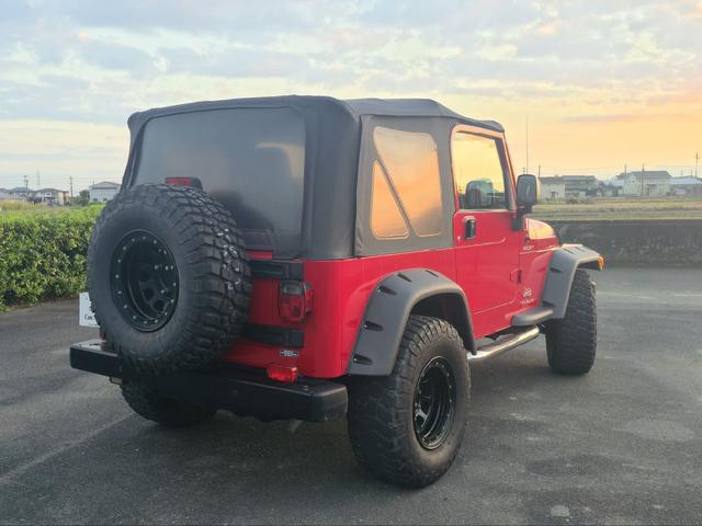 外装に目立つ傷や凹みは見当たりません。