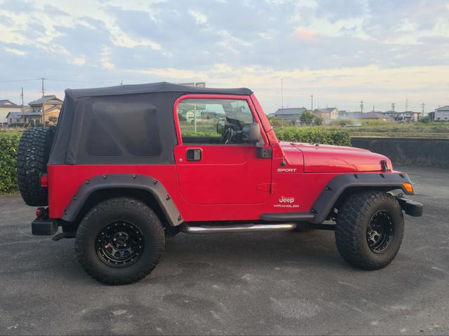 外装に目立つ傷や凹みは見当たりません。