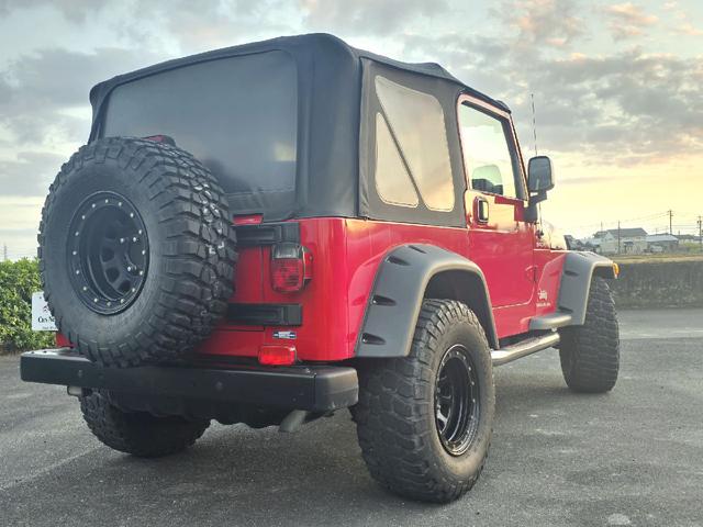 外装に目立つ傷や凹みは見当たりません。