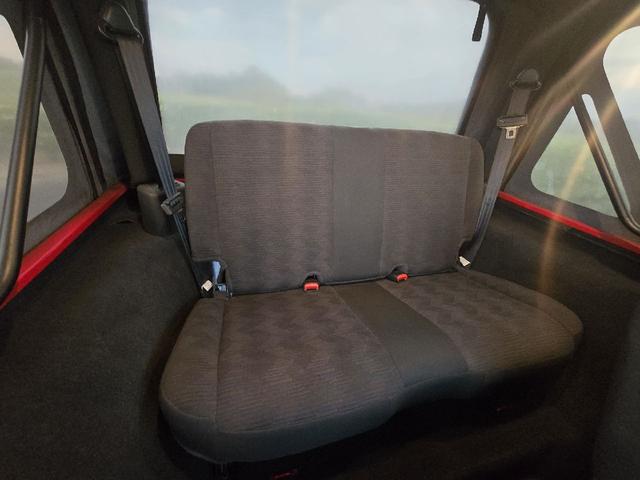 内装のダメージはございません。シートのしわやきれもございません。禁煙車、ペット乗車歴なし！