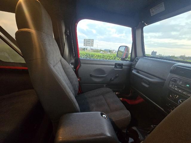 内装のダメージはございません。シートのしわやきれもございません。禁煙車、ペット乗車歴なし！