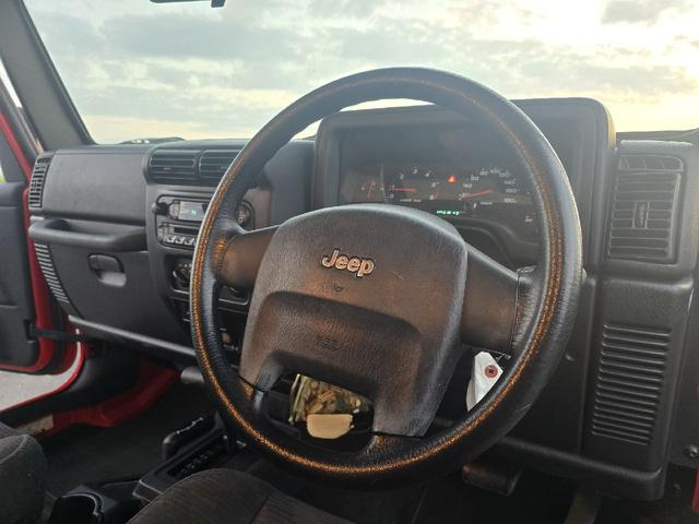 内装のダメージはございません。シートのしわやきれもございません。禁煙車、ペット乗車歴なし！