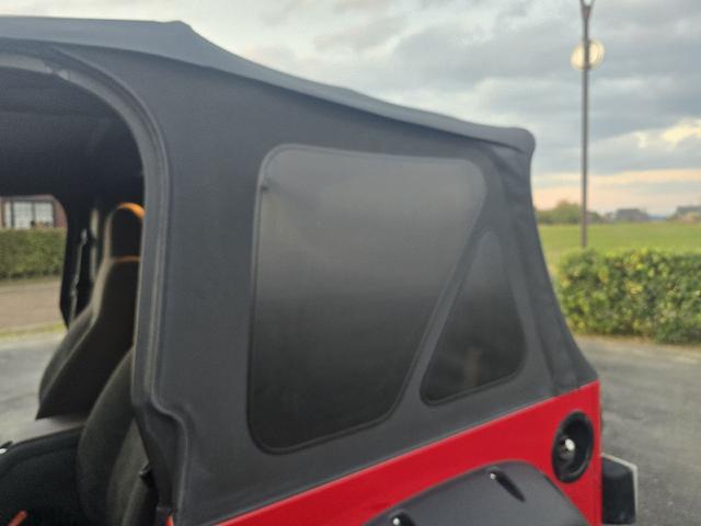 外装に目立つ傷や凹みは見当たりません。