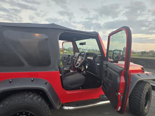 外装に目立つ傷や凹みは見当たりません。