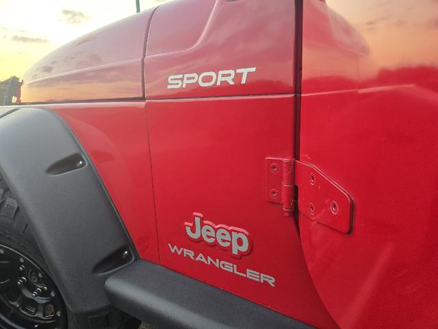 外装に目立つ傷や凹みは見当たりません。