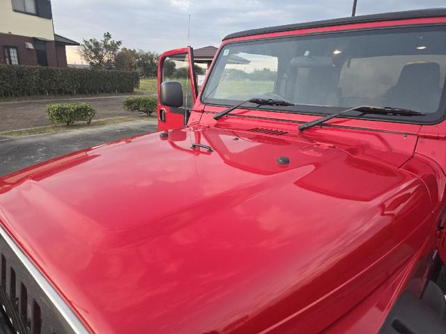 外装に目立つ傷や凹みは見当たりません。