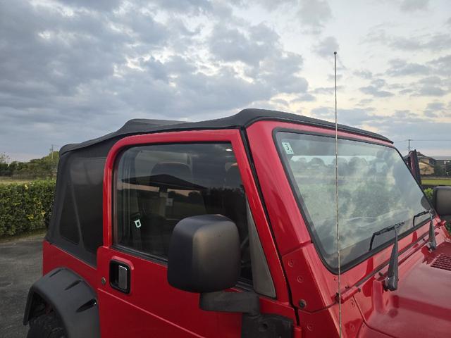 外装に目立つ傷や凹みは見当たりません。