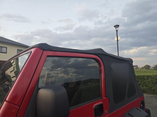 外装に目立つ傷や凹みは見当たりません。