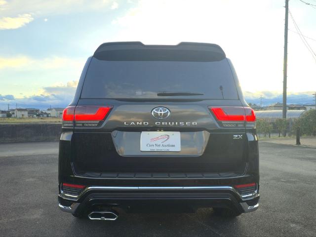 外装に目立つ傷や凹みは見当たりません。