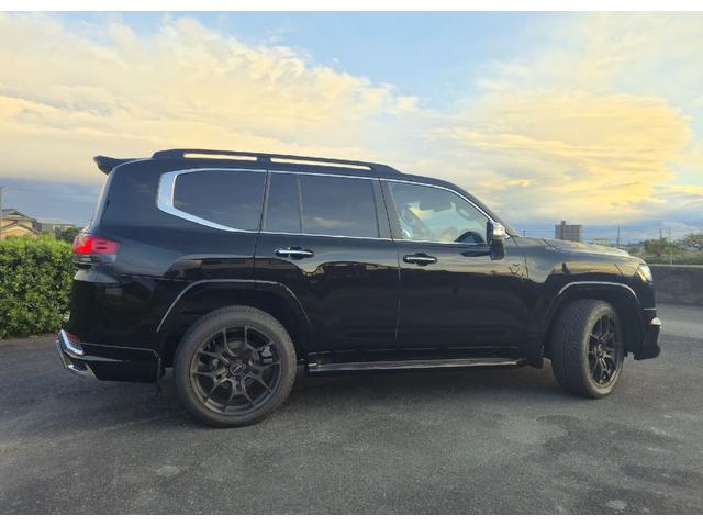 外装に目立つ傷や凹みは見当たりません。