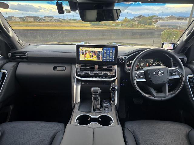 内装のダメージはございません。シートのしわやきれもございません。禁煙車、ペット乗車歴なし！