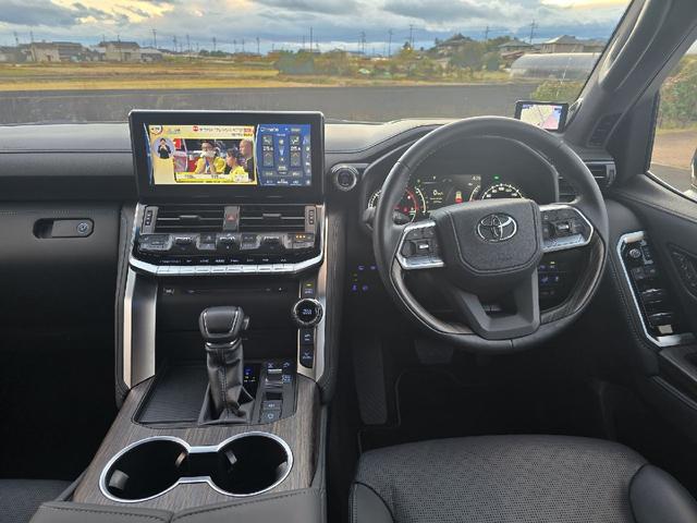 内装のダメージはございません。シートのしわやきれもございません。禁煙車、ペット乗車歴なし！