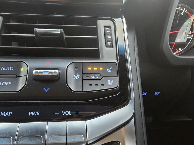 シートヒーター、ステアリングヒーター、シートクーラー！