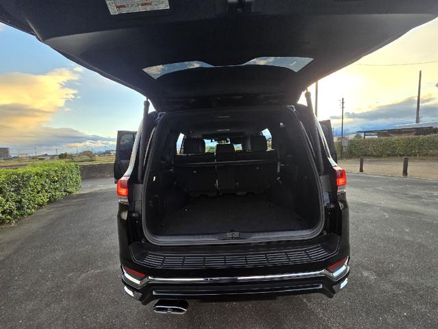 内装のダメージはございません。シートのしわやきれもございません。禁煙車、ペット乗車歴なし！