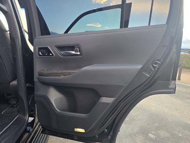 内装のダメージはございません。シートのしわやきれもございません。禁煙車、ペット乗車歴なし！