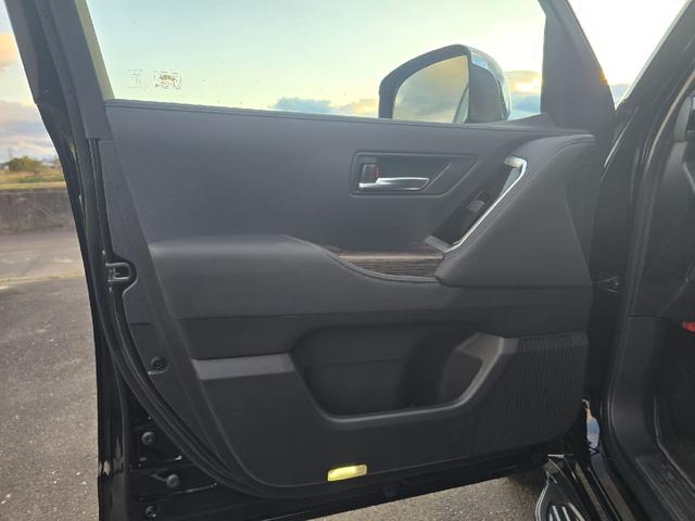 内装のダメージはございません。シートのしわやきれもございません。禁煙車、ペット乗車歴なし！