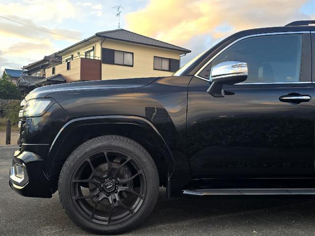 外装に目立つ傷や凹みは見当たりません。