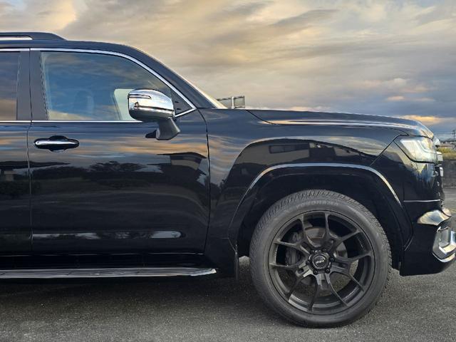 外装に目立つ傷や凹みは見当たりません。