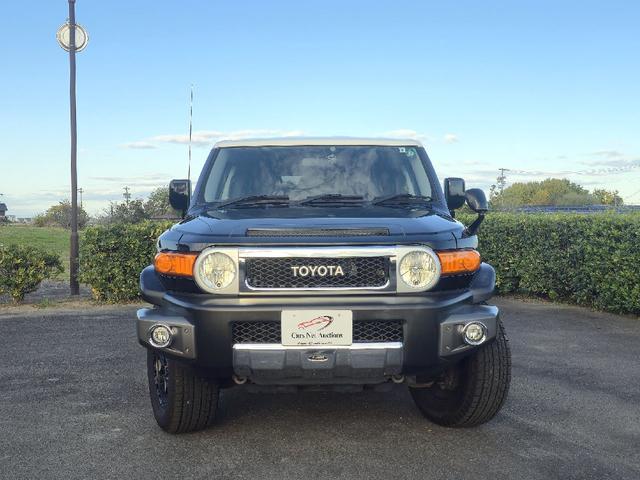 ＦＪクルーザー ベースグレード　４ＷＤ　ビルシュタインサスペンション　クルーズコントロール　クリアランスソナー　テレビ　ナビ　バックカメラ　ＢＬＵＥＴＯＯＴＨオーディオ　４本出しマフラー　ツートンカラー　ドライブレコーダー　ＥＴＣ（5枚目）