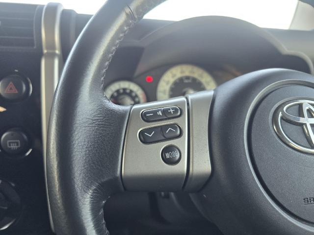 ＦＪクルーザー ベースグレード　４ＷＤ　ビルシュタインサスペンション　クルーズコントロール　クリアランスソナー　テレビ　ナビ　バックカメラ　ＢＬＵＥＴＯＯＴＨオーディオ　４本出しマフラー　ツートンカラー　ドライブレコーダー　ＥＴＣ（19枚目）