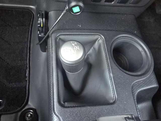 ＦＪクルーザー ベースグレード　４ＷＤ　ビルシュタインサスペンション　クルーズコントロール　クリアランスソナー　テレビ　ナビ　バックカメラ　ＢＬＵＥＴＯＯＴＨオーディオ　４本出しマフラー　ツートンカラー　ドライブレコーダー　ＥＴＣ（20枚目）