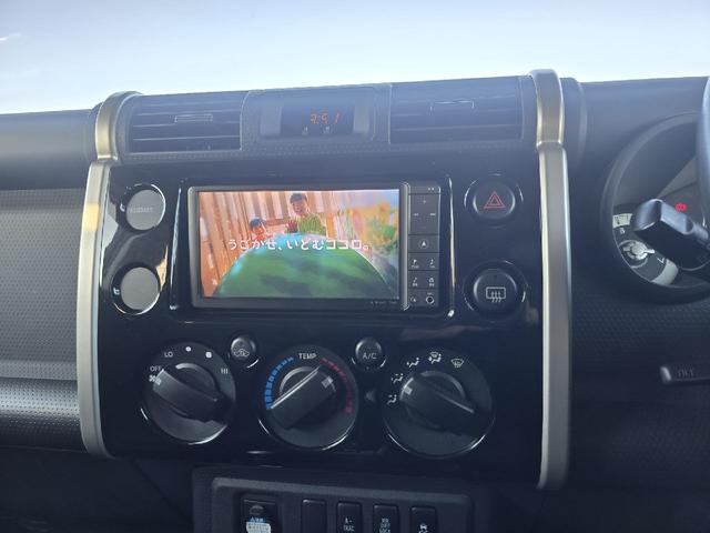 ＦＪクルーザー ベースグレード　４ＷＤ　ビルシュタインサスペンション　クルーズコントロール　クリアランスソナー　テレビ　ナビ　バックカメラ　ＢＬＵＥＴＯＯＴＨオーディオ　４本出しマフラー　ツートンカラー　ドライブレコーダー　ＥＴＣ（21枚目）