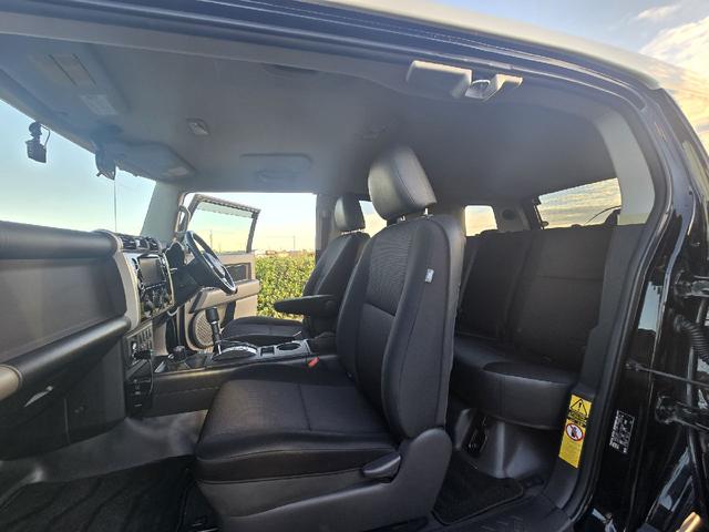 ＦＪクルーザー ベースグレード　４ＷＤ　ビルシュタインサスペンション　クルーズコントロール　クリアランスソナー　テレビ　ナビ　バックカメラ　ＢＬＵＥＴＯＯＴＨオーディオ　４本出しマフラー　ツートンカラー　ドライブレコーダー　ＥＴＣ（34枚目）