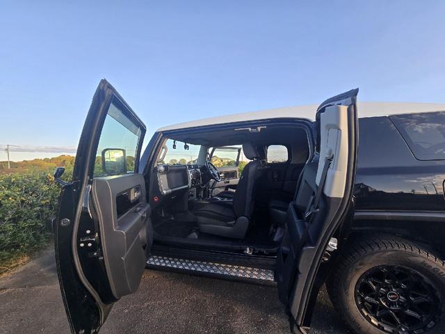 ＦＪクルーザー ベースグレード　４ＷＤ　ビルシュタインサスペンション　クルーズコントロール　クリアランスソナー　テレビ　ナビ　バックカメラ　ＢＬＵＥＴＯＯＴＨオーディオ　４本出しマフラー　ツートンカラー　ドライブレコーダー　ＥＴＣ（35枚目）