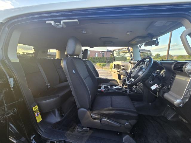 ＦＪクルーザー ベースグレード　４ＷＤ　ビルシュタインサスペンション　クルーズコントロール　クリアランスソナー　テレビ　ナビ　バックカメラ　ＢＬＵＥＴＯＯＴＨオーディオ　４本出しマフラー　ツートンカラー　ドライブレコーダー　ＥＴＣ（37枚目）