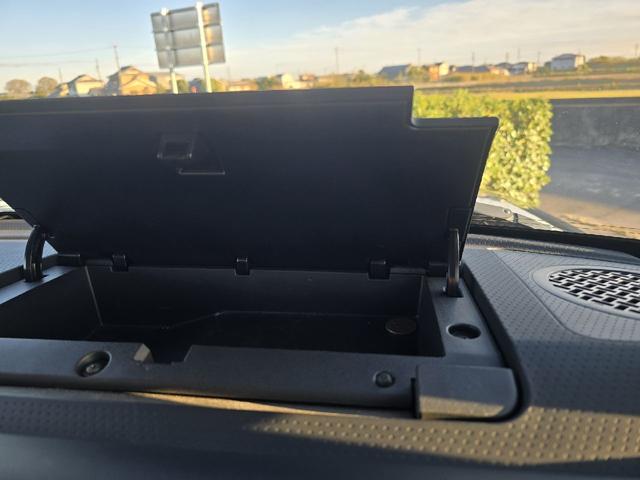 ＦＪクルーザー ベースグレード　４ＷＤ　ビルシュタインサスペンション　クルーズコントロール　クリアランスソナー　テレビ　ナビ　バックカメラ　ＢＬＵＥＴＯＯＴＨオーディオ　４本出しマフラー　ツートンカラー　ドライブレコーダー　ＥＴＣ（43枚目）