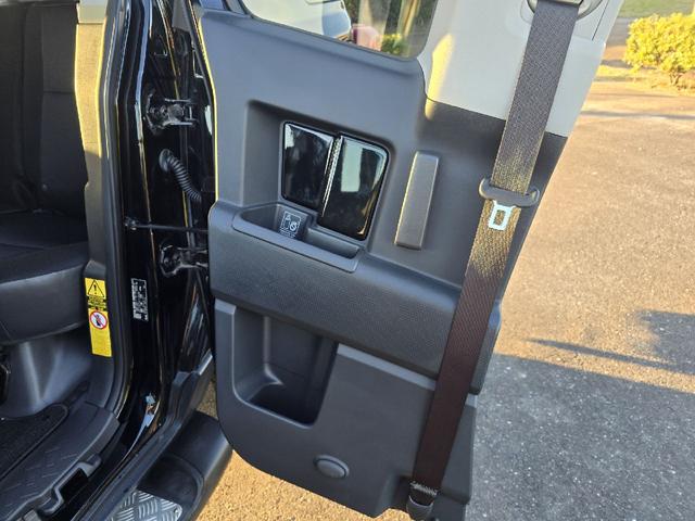 ＦＪクルーザー ベースグレード　４ＷＤ　ビルシュタインサスペンション　クルーズコントロール　クリアランスソナー　テレビ　ナビ　バックカメラ　ＢＬＵＥＴＯＯＴＨオーディオ　４本出しマフラー　ツートンカラー　ドライブレコーダー　ＥＴＣ（50枚目）