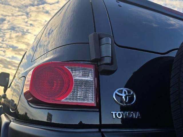 ＦＪクルーザー ベースグレード　４ＷＤ　ビルシュタインサスペンション　クルーズコントロール　クリアランスソナー　テレビ　ナビ　バックカメラ　ＢＬＵＥＴＯＯＴＨオーディオ　４本出しマフラー　ツートンカラー　ドライブレコーダー　ＥＴＣ（60枚目）