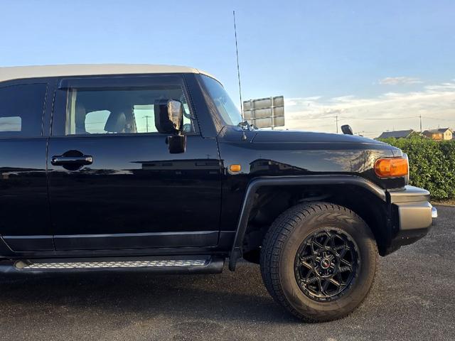 ＦＪクルーザー ベースグレード　４ＷＤ　ビルシュタインサスペンション　クルーズコントロール　クリアランスソナー　テレビ　ナビ　バックカメラ　ＢＬＵＥＴＯＯＴＨオーディオ　４本出しマフラー　ツートンカラー　ドライブレコーダー　ＥＴＣ（66枚目）