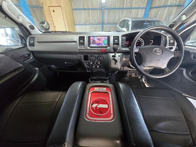 ハイエースバン ロングスーパーＧＬ　４ＷＤ　ディーゼルターボ　３，０００ｃｃ　１０インチアルパインフリップダウンモニター　社外スピーカー　テレビ　バックカメラ　ナビ　リアエアコン　ＡＣ１００Ｖ　電動格納ミラー　５ドア　ＤＶＤ再生　ＥＴＣ（13枚目）