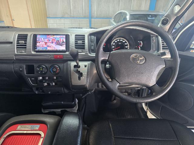 ハイエースバン ロングスーパーＧＬ　４ＷＤ　ディーゼルターボ　３，０００ｃｃ　１０インチアルパインフリップダウンモニター　社外スピーカー　テレビ　バックカメラ　ナビ　リアエアコン　ＡＣ１００Ｖ　電動格納ミラー　５ドア　ＤＶＤ再生　ＥＴＣ（15枚目）