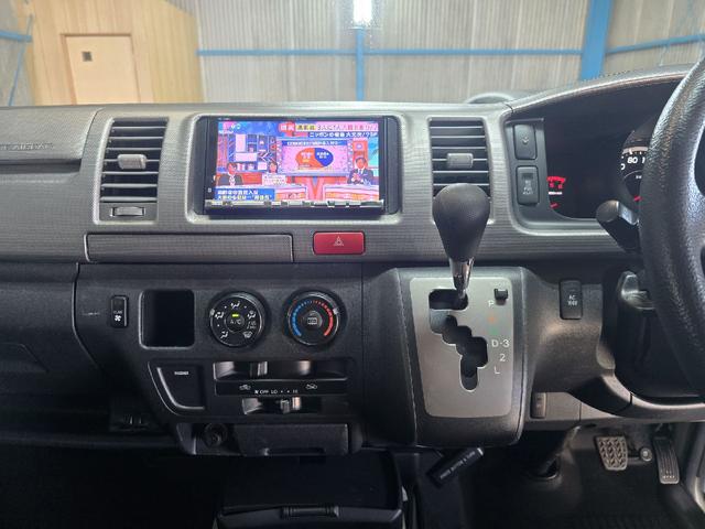 ハイエースバン ロングスーパーＧＬ　４ＷＤ　ディーゼルターボ　３，０００ｃｃ　１０インチアルパインフリップダウンモニター　社外スピーカー　テレビ　バックカメラ　ナビ　リアエアコン　ＡＣ１００Ｖ　電動格納ミラー　５ドア　ＤＶＤ再生　ＥＴＣ（16枚目）