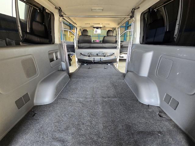 ハイエースバン ロングスーパーＧＬ　４ＷＤ　ディーゼルターボ　３，０００ｃｃ　１０インチアルパインフリップダウンモニター　社外スピーカー　テレビ　バックカメラ　ナビ　リアエアコン　ＡＣ１００Ｖ　電動格納ミラー　５ドア　ＤＶＤ再生　ＥＴＣ（27枚目）