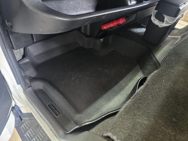 ハイエースバン ロングスーパーＧＬ　４ＷＤ　ディーゼルターボ　３，０００ｃｃ　１０インチアルパインフリップダウンモニター　社外スピーカー　テレビ　バックカメラ　ナビ　リアエアコン　ＡＣ１００Ｖ　電動格納ミラー　５ドア　ＤＶＤ再生　ＥＴＣ（30枚目）