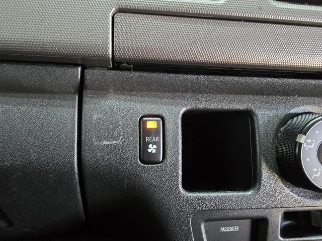 ハイエースバン ロングスーパーＧＬ　４ＷＤ　ディーゼルターボ　３，０００ｃｃ　１０インチアルパインフリップダウンモニター　社外スピーカー　テレビ　バックカメラ　ナビ　リアエアコン　ＡＣ１００Ｖ　電動格納ミラー　５ドア　ＤＶＤ再生　ＥＴＣ（44枚目）