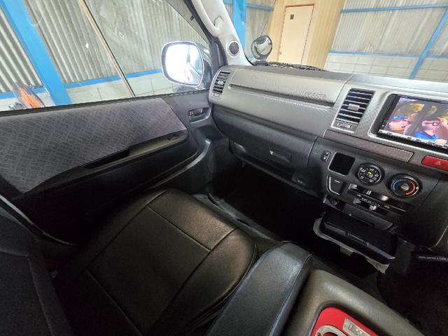 ハイエースバン ロングスーパーＧＬ　４ＷＤ　ディーゼルターボ　３，０００ｃｃ　１０インチアルパインフリップダウンモニター　社外スピーカー　テレビ　バックカメラ　ナビ　リアエアコン　ＡＣ１００Ｖ　電動格納ミラー　５ドア　ＤＶＤ再生　ＥＴＣ（48枚目）