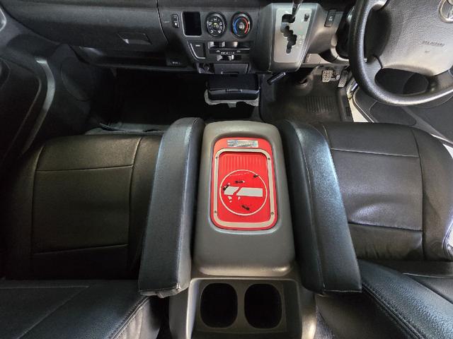 ハイエースバン ロングスーパーＧＬ　４ＷＤ　ディーゼルターボ　３，０００ｃｃ　１０インチアルパインフリップダウンモニター　社外スピーカー　テレビ　バックカメラ　ナビ　リアエアコン　ＡＣ１００Ｖ　電動格納ミラー　５ドア　ＤＶＤ再生　ＥＴＣ（49枚目）