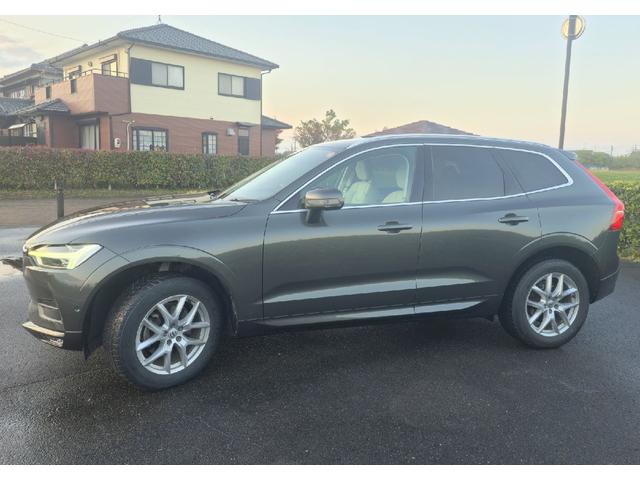 XC60 D4 AWD モーメンタム ディーゼルターボ 4WD ホワイトレザーシートインテリア アダプティブクルーズコントロール ブラインドスポットモニター 360°カメラ ハンズフリーパワートランク カープレイ シートヒーター ETC(7枚目)