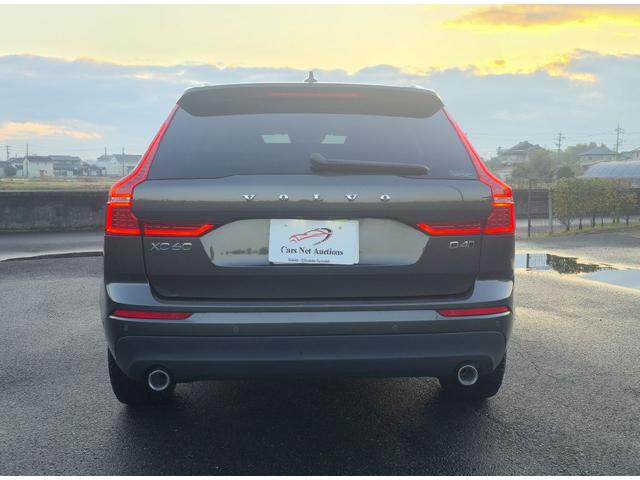 XC60 D4 AWD モーメンタム ディーゼルターボ 4WD ホワイトレザーシートインテリア アダプティブクルーズコントロール ブラインドスポットモニター 360°カメラ ハンズフリーパワートランク カープレイ シートヒーター ETC(9枚目)